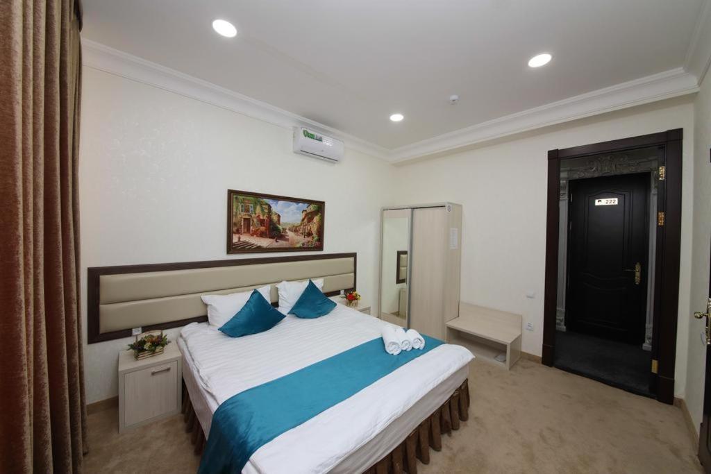 Hotel Globus Tashkent Esterno foto