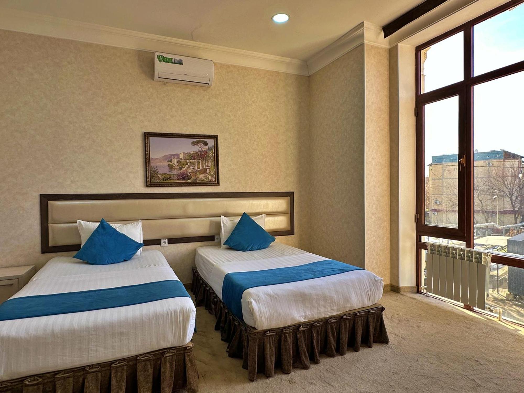 Hotel Globus Tashkent Esterno foto